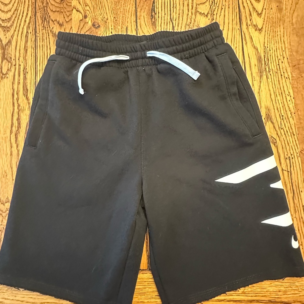 Nike boys athletic shorts sz m
